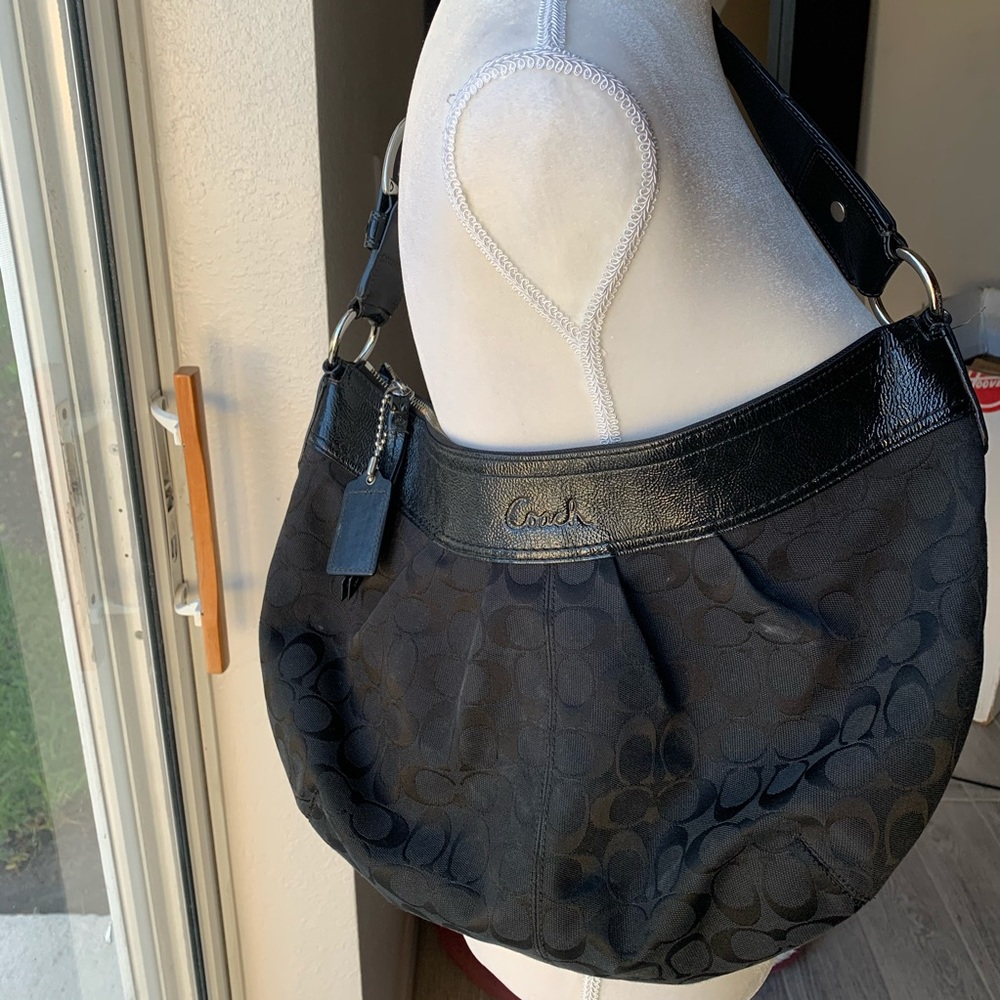 Coach shoulder black bag.